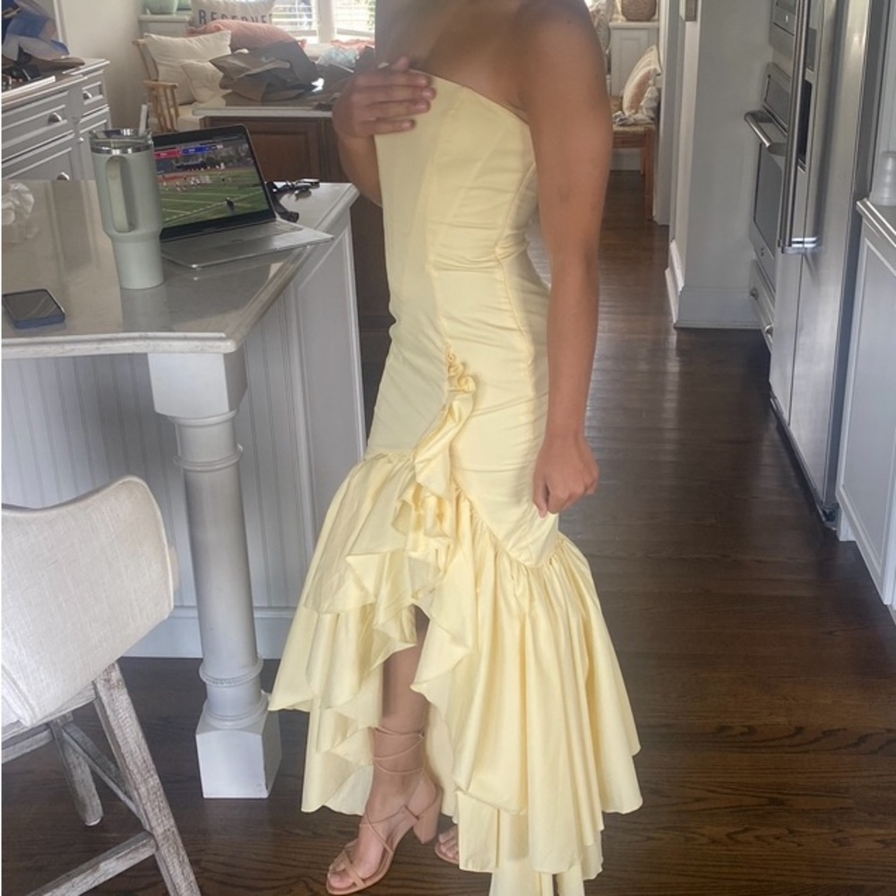 Beautiful spring dress perfect wedding guest prom or a formal